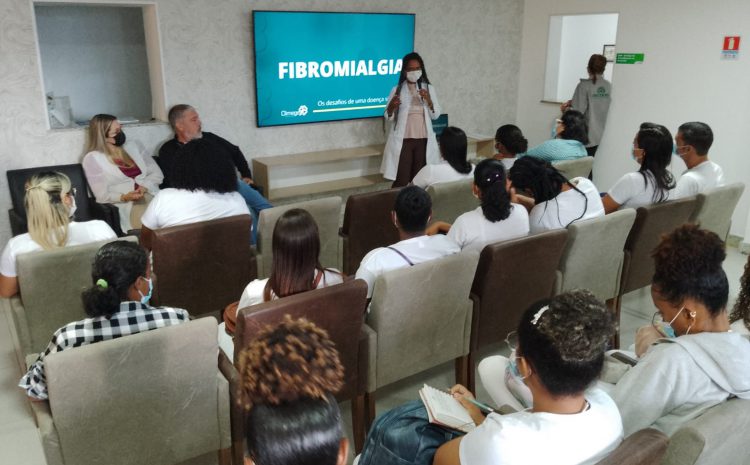  Estudantes participam de roda de conversa sobre fibromialgia